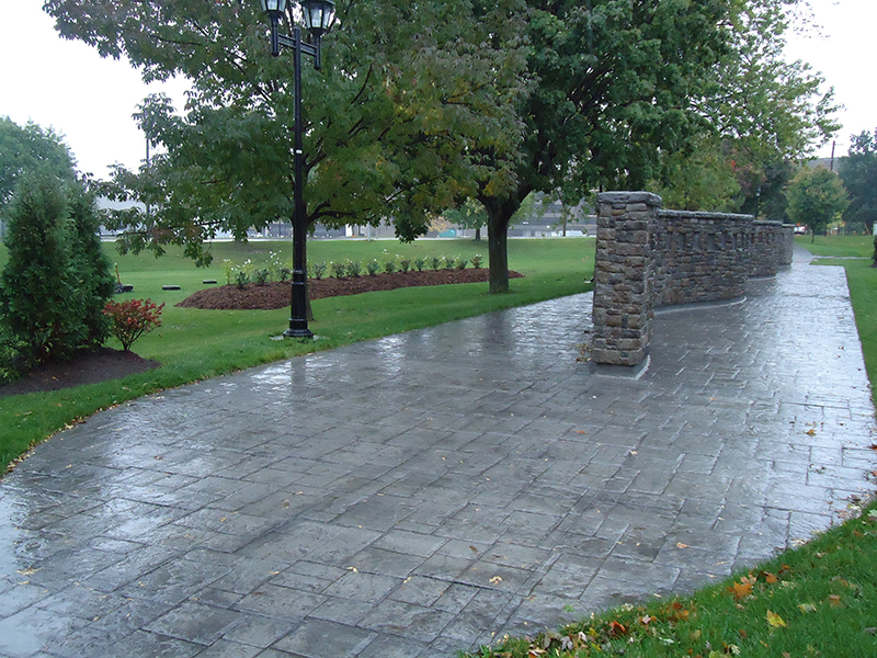 Le mur d'honneur du CMRC sous la pluie 