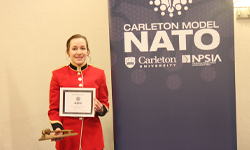 Hannah Hollander à MOTAN l’Université Carleton gagnant le meilleur prix pour la direction