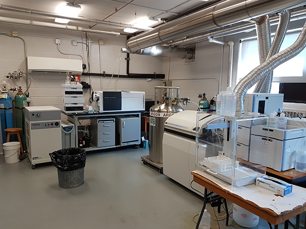 Analytical instrument room
