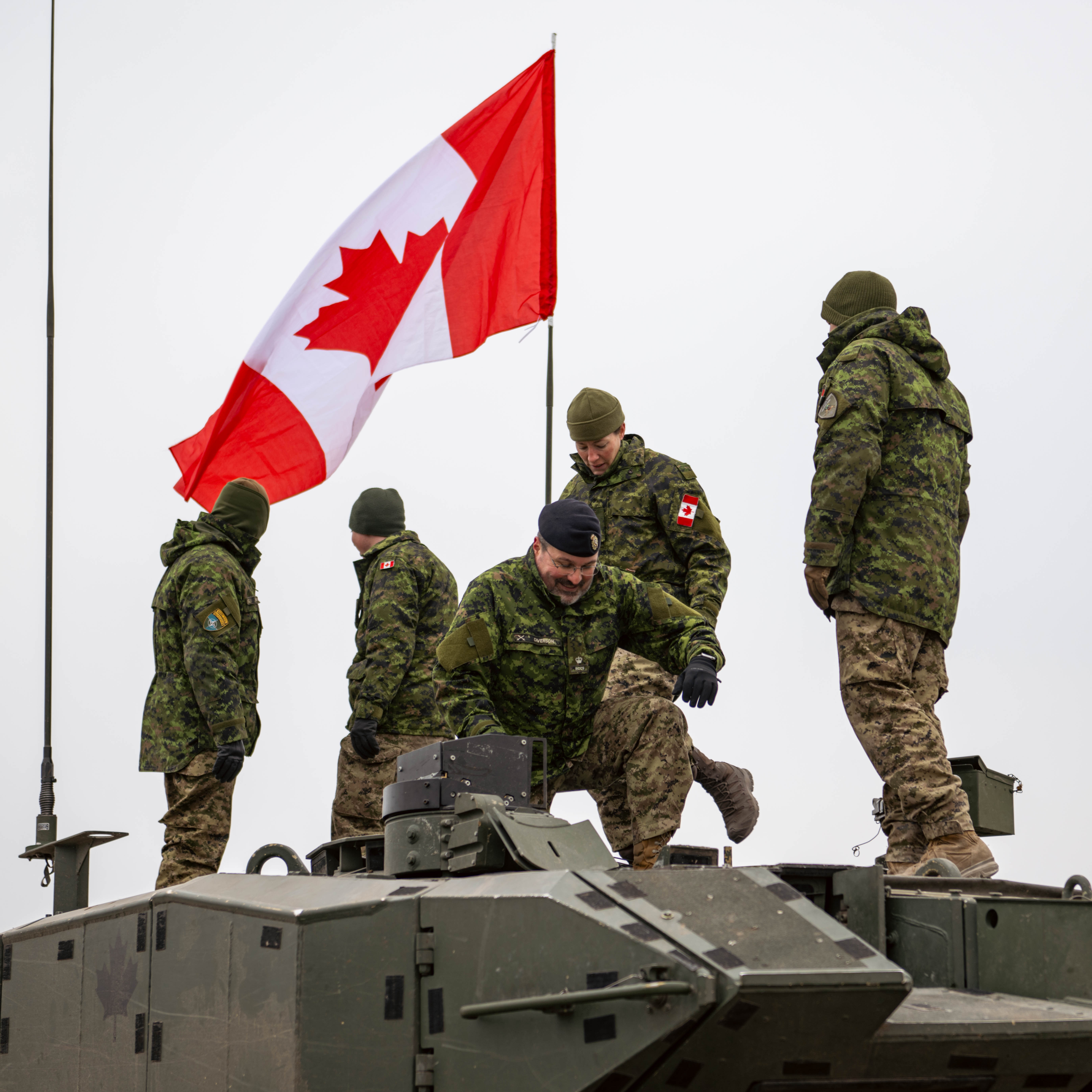AMS Students discuss vehicle capabilities on Op REASSURANCE (1)