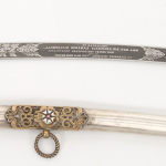 Épée présentée à A.C. Macdonell (CMR 1883-1886) par les officiers de la Première Division canadienne en 1919. Numéro d’accession 19970005-015