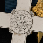 Décoration et médailles décernés Commodore de l’air A.D. Ross (CMR 1924-1928) GC, CBE, CD, y compris sa Croix de George. Numéro d’accession 00000046-004